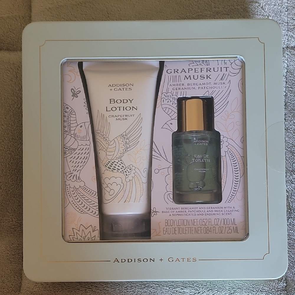 White and Green Moisturizer and Body Oil Set